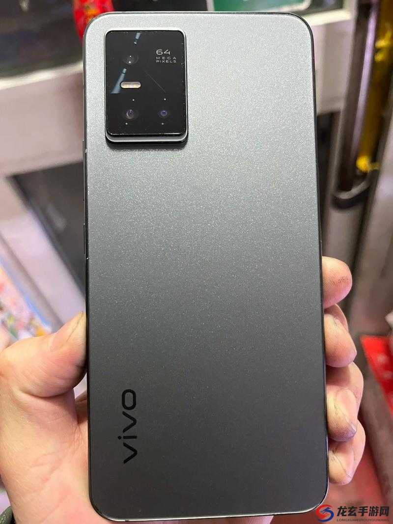 VIVO S10 娇小粉嫩，尽显独特魅力与俏皮之美