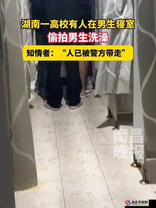 中国同性恋洗澡时偷偷搓澡工：窥探浴室的神秘身影