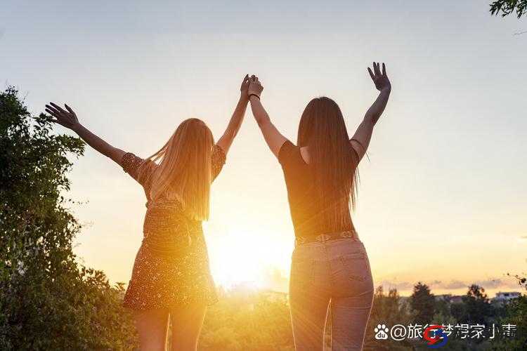 双胞胎姐妹齐上阵：揭秘她们如何在职场与生活中默契合作的秘诀与经验分享