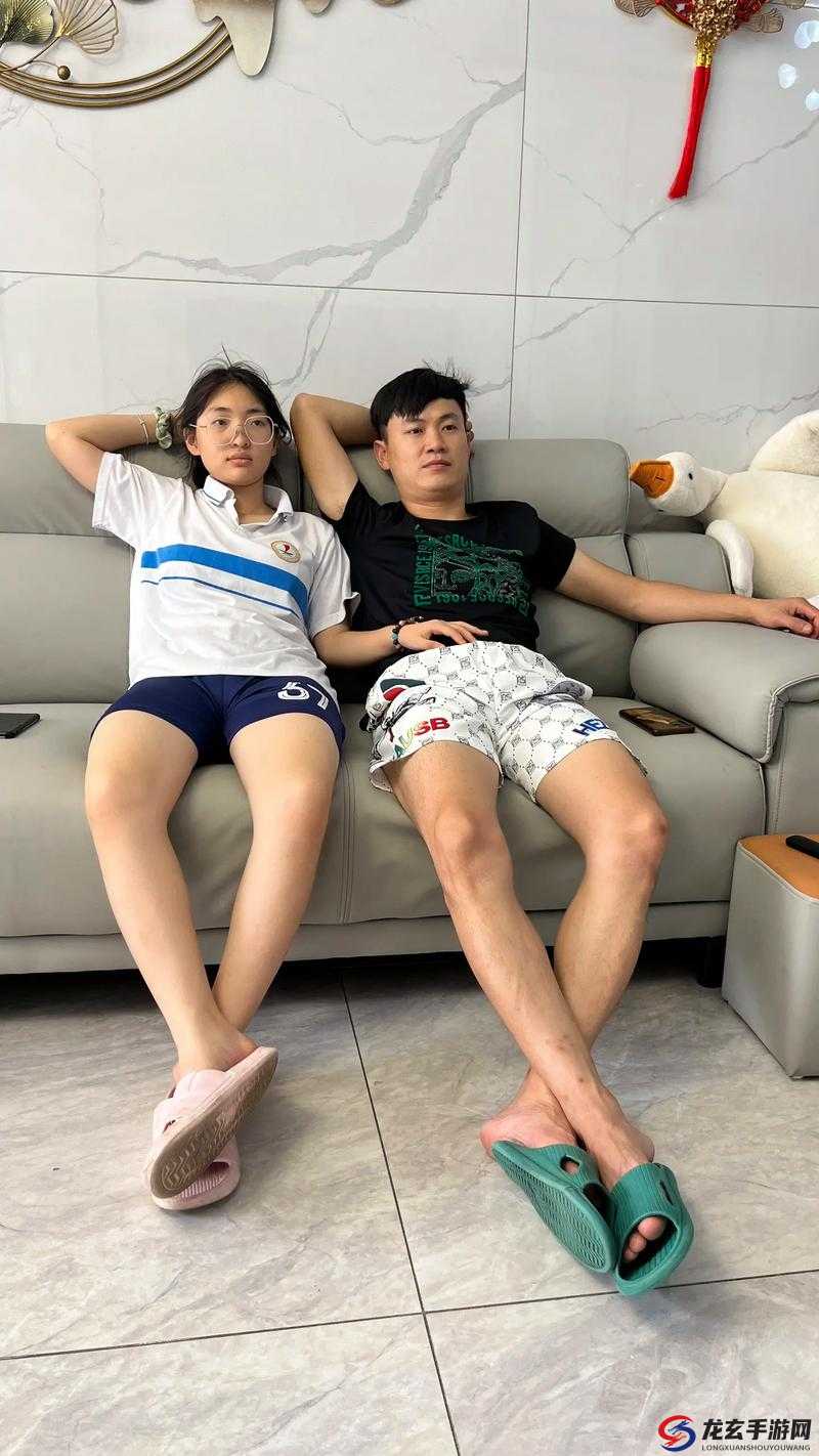 爸爸与 10 岁女儿过于亲密，这种现象正常吗？