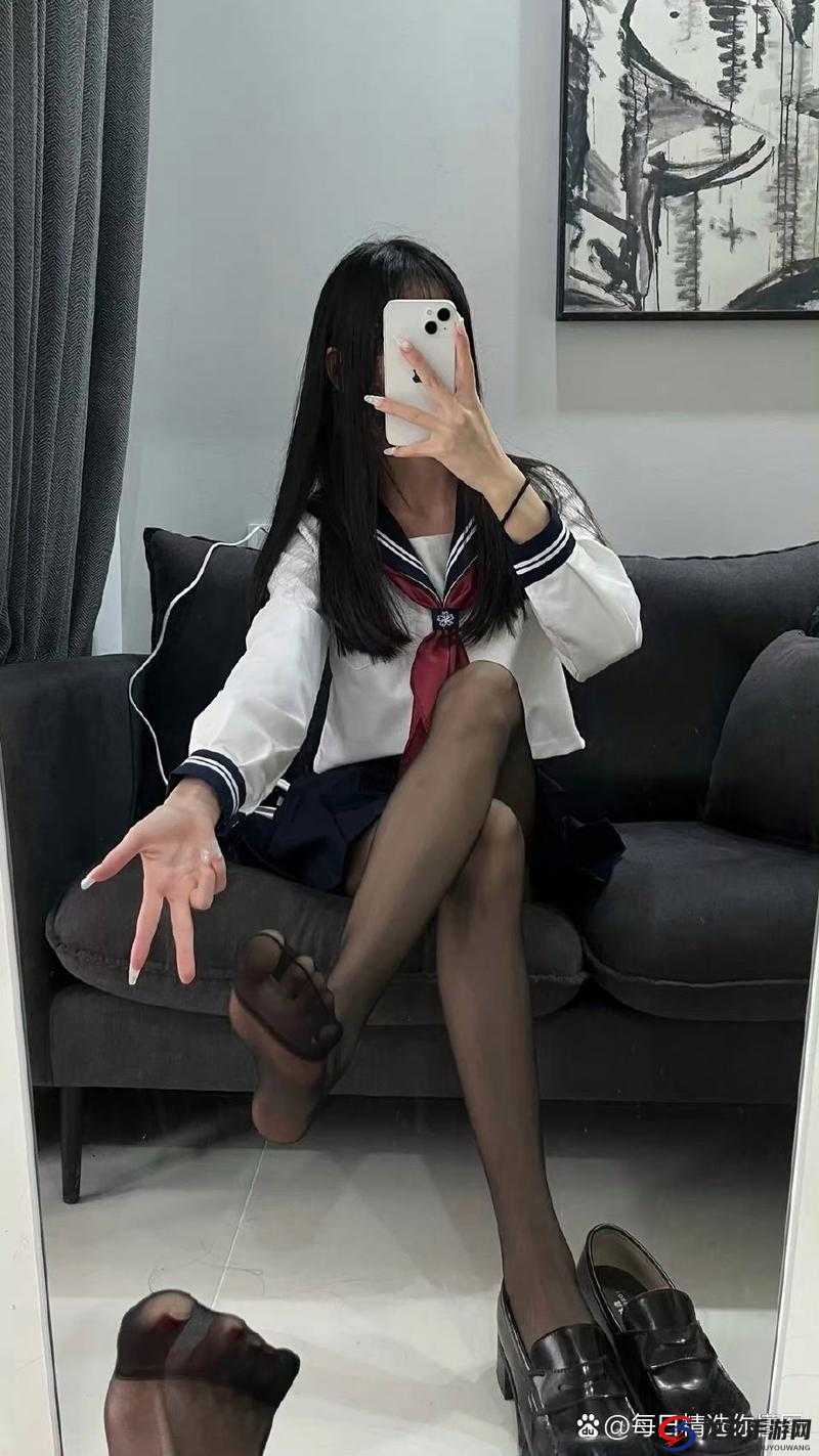 谁能拒绝这样的美少女战士呢？水手服、黑丝、高跟鞋，你喜欢的样子她都有